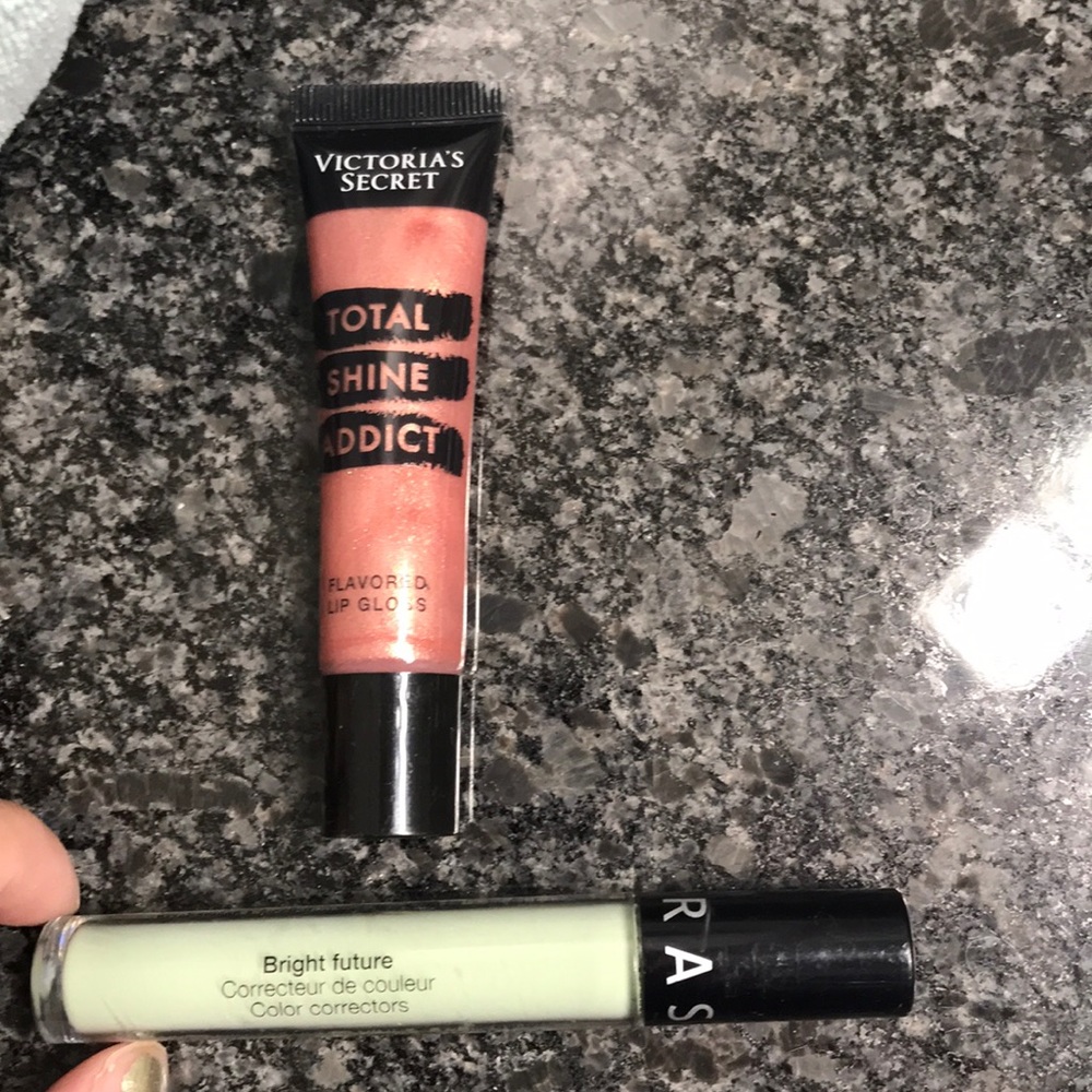 Color corrector concealer & total shine lip gloss